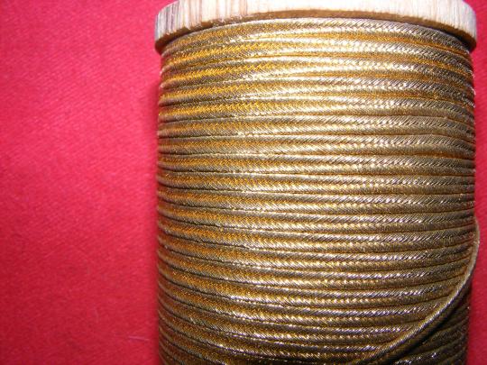 Gold braid, 3 mm large, old stock, price per m 