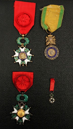 4 medals: 3rd and 4th republic legion d'honneur+ miniature +diploma+ military medal with one diploma + extra diploma