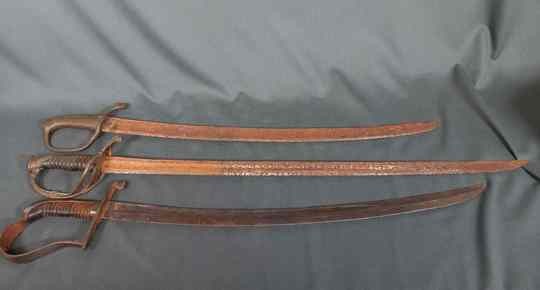 3 sabres without scabbard to clean: infantry 1821, briquet an IX and cavalry (prussia?)