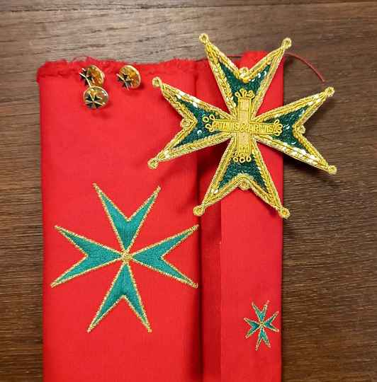 Decoration of order of st lazare: 1778 type + 3 pin's+ 2 plain embroidered types on red fabrics