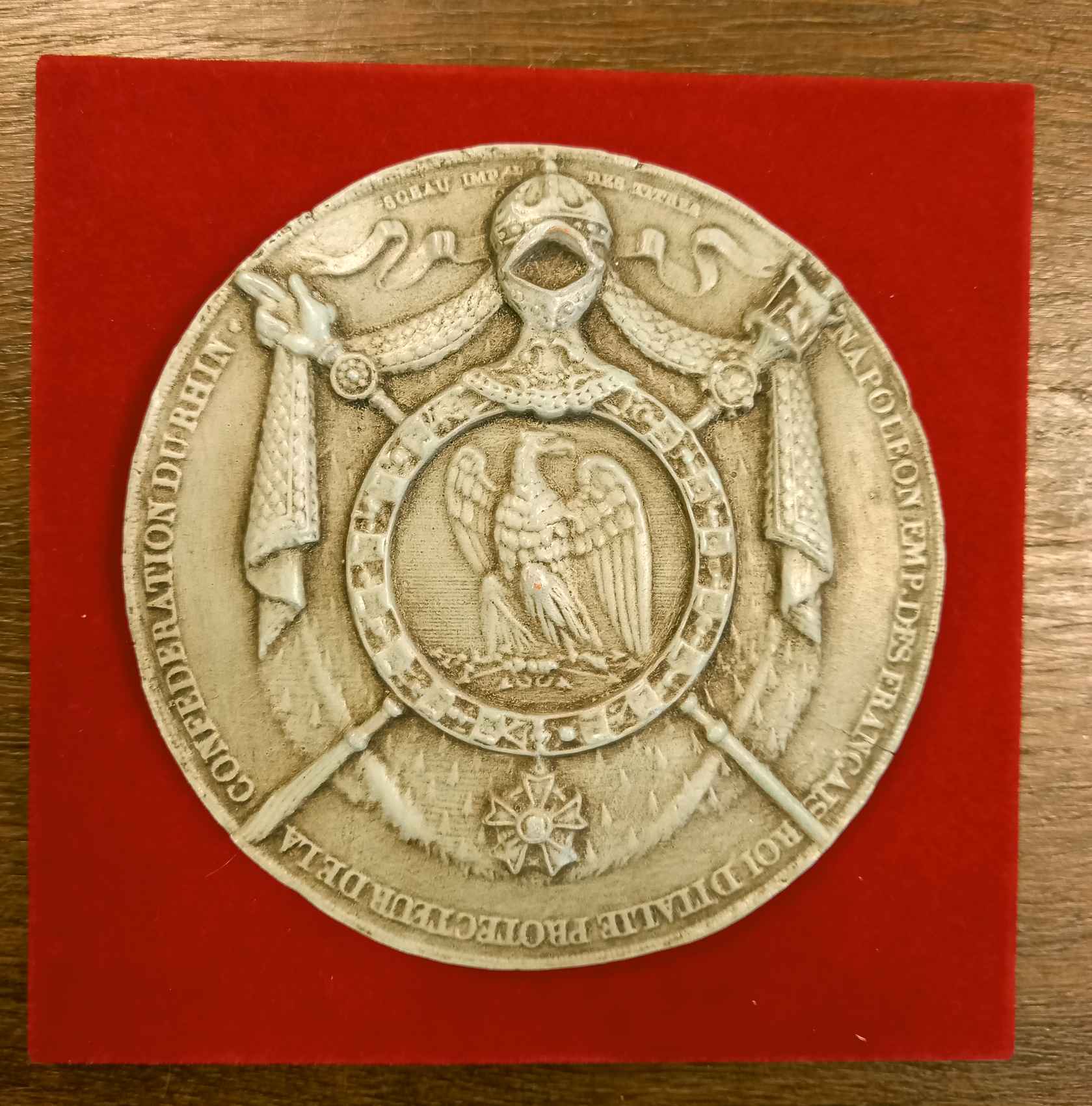 Cadre De Charte De Rideau De Médaille D'or Rouge