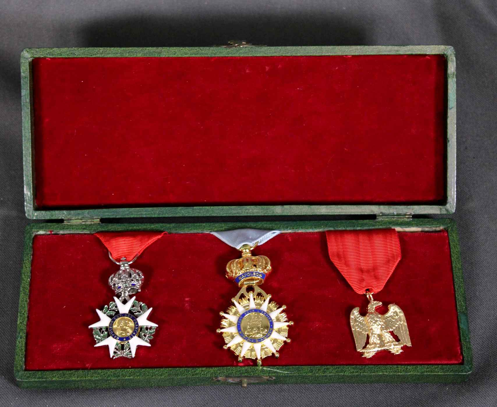 Grande boîte de présentation pour médailles – Cadre de présentation pour 16  médailles – Présentoir Parfait pour Les Militaires de Guerre, Les