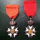 2 medals of chevalier de la Légion d'Honneur. Second Empire. To restore. 40 x 40 mm.