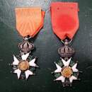 2 medals of chevalier de la Légion d'Honneur. Second Empire. To restore. 40 x 40 mm.