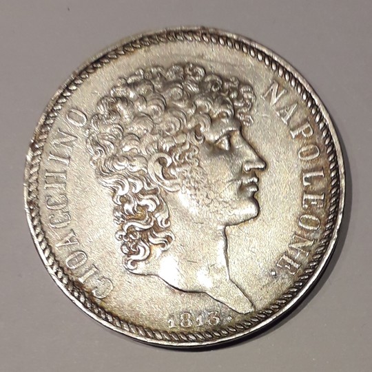 Les pièces de monnaie à l'effigie des soeurs et frères de Napoléon.