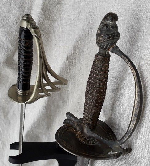 Sold together 1800/1900: officer sword 1st Empire + officer sabre 1WW, without scabbards, sold in 1/2 h