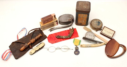 Mix of different small things used by french soldier, WWI...Mask offered