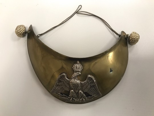 Gorget for infantry officer with crowned eagle, Second Empire. With original buttons