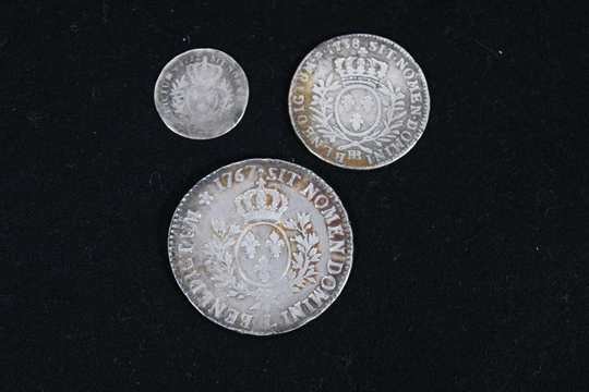 3 coins in silver, Louis XV period