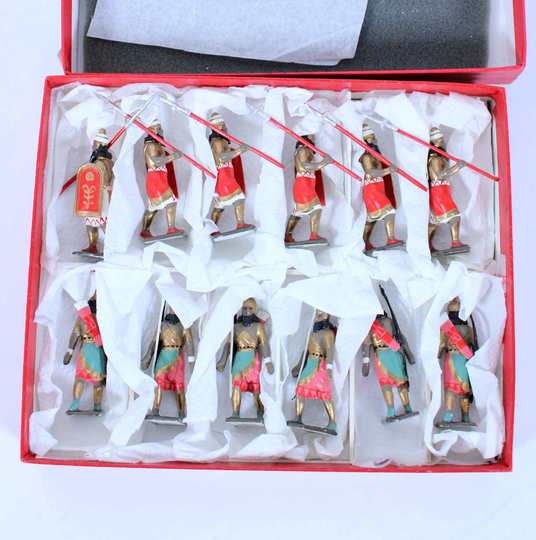Box of 12 assyrian soldiers