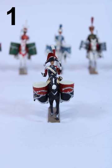 Figurine 1: timpanist of gendarmerie d'élite by Lucotte