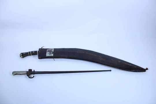 Long (90 cm) koukri from Nepal. Price without bayonet