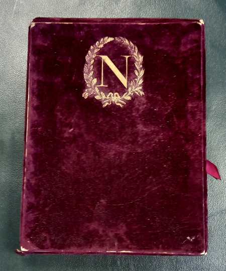 Napoléon. Ensemble de 87 documents sous coffret de velours rouge. Club français du livre 1955