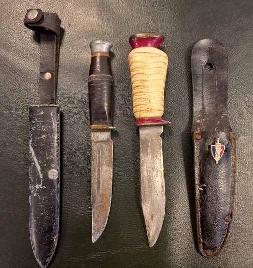 2 knives + 2 scabbards including an original one of HJ