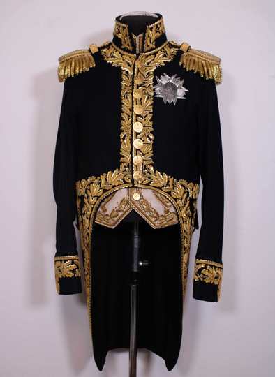 Grand uniforme of genéral de brigade, with waistcoat, epaulettes and légion d'honneur.