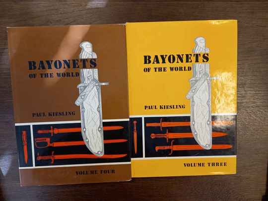 IN ENGLISH. Bayonets of the world. Paul Kiesling. Volume 3 and 4