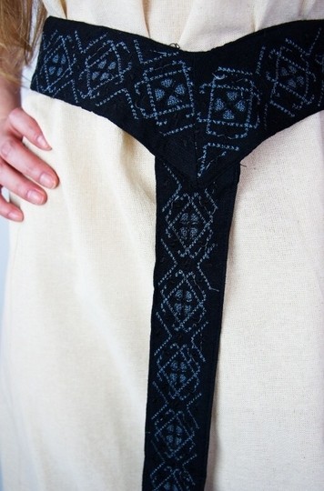 Ceinture brodee pour robe  médiévale