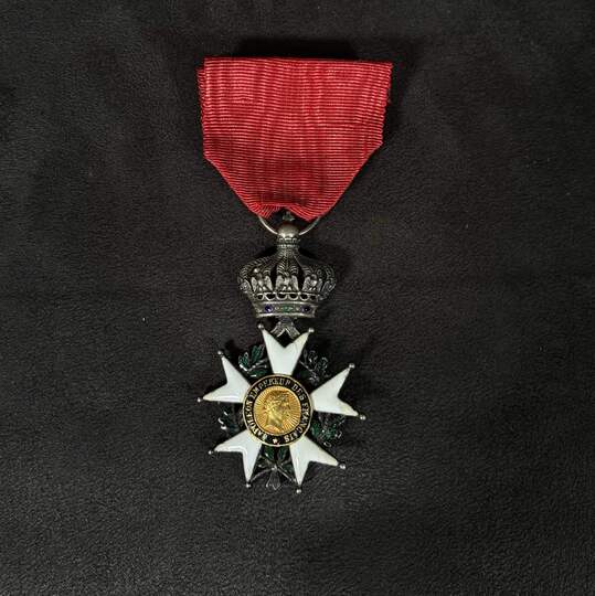 Medal of chevalier de la Légion d'Honneur, slightly reduced size. Second Empire. 
