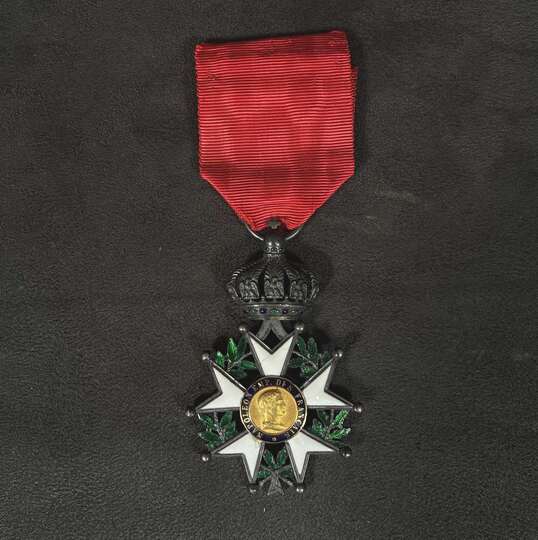 Medal of chevalier de la Légion d'Honneur, with fine border lines, jeweler-made model. Second Empire. 
