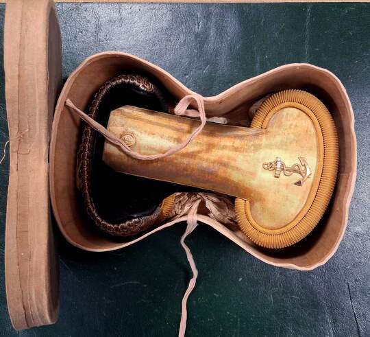Capitaine de vaisseau epaulettes, in their box