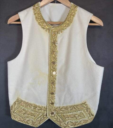 Embroidered vest for a general/marshal – Discoloration