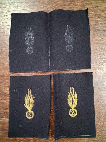 Set of 2 embroidered grenades + 2 designed on wool