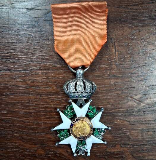 Medal of chevalier de la Légion d'Honneur. Second Empire. To restore. 40 x 40 mm. Sample 2