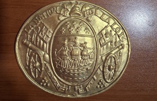 Cartouche box plate of the Paris National Guard (under the command of Lafayette).LA NATION, LE ROI, LA LOI