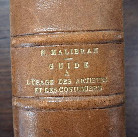 Malibran: guide à l'usage des artistes et des costumiers. Original 1904 edition, two volumes bound together in a single binding with a leather spine.