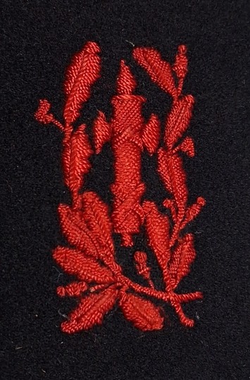 WWI. Paire de broderies de col des services de la justice militaire. Neuf de stock. Modèle 1