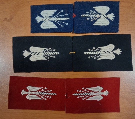 WWI. Pair of General Staff lightning bolt insignia, white embroidery on wool.