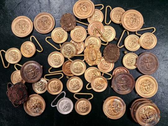 Lot of 47 belt plates featuring an anchor or the head of Medusa.