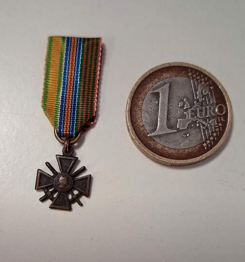 WWI. Miniature Croix de Guerre with ribbon representing three awards: Croix de guerre + blessés militaires +médaille militaire