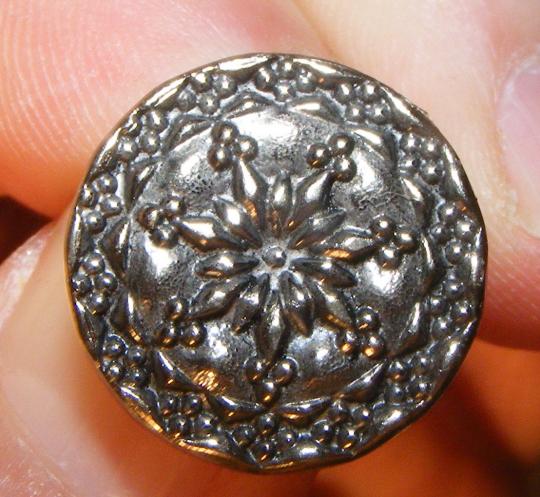 Silver aspect buttons with flowers 18 mm